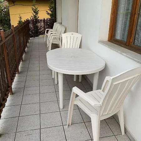 Apartment White House Apartman